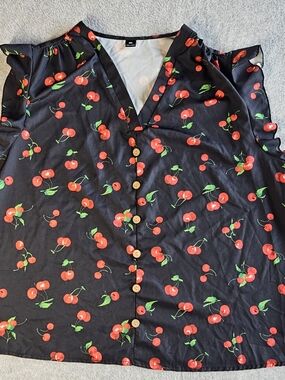 SHEIN Lune Vcay Plus Size Black Cherry Print Button-Front Blouse
